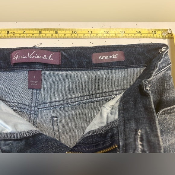 Gloria Vanderbilt - Picture 5 of 9